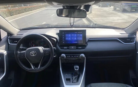 Toyota RAV4, 2021 год, 2 075 000 рублей, 8 фотография