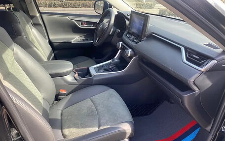 Toyota RAV4, 2021 год, 2 075 000 рублей, 13 фотография