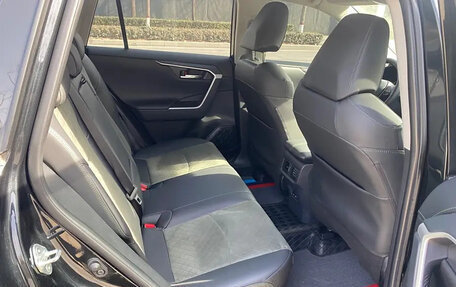 Toyota RAV4, 2021 год, 2 075 000 рублей, 12 фотография
