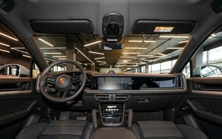 Porsche Cayenne III, 2023 год, 16 800 000 рублей, 18 фотография