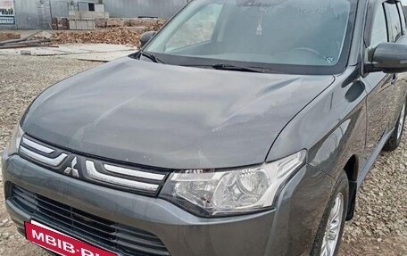 Mitsubishi Outlander III рестайлинг 3, 2013 год, 1 230 000 рублей, 3 фотография