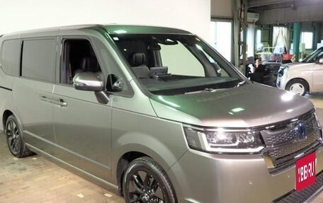 Honda Stepwgn, 2022 год, 2 000 000 рублей, 3 фотография