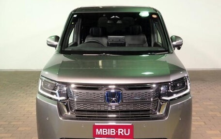 Honda Stepwgn, 2022 год, 2 000 000 рублей, 2 фотография
