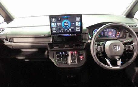 Honda Stepwgn, 2022 год, 2 000 000 рублей, 6 фотография