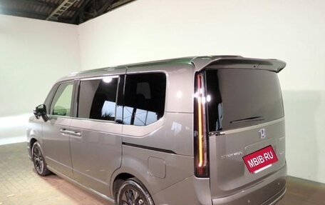 Honda Stepwgn, 2022 год, 2 000 000 рублей, 4 фотография