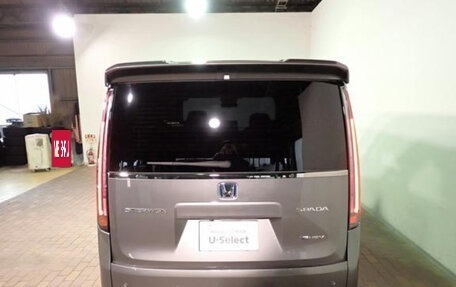 Honda Stepwgn, 2022 год, 2 000 000 рублей, 5 фотография