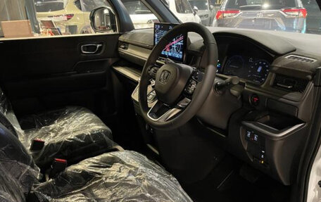 Honda Stepwgn, 2022 год, 2 000 000 рублей, 8 фотография