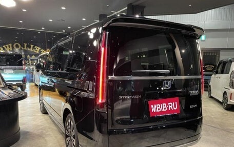 Honda Stepwgn, 2022 год, 2 000 000 рублей, 4 фотография