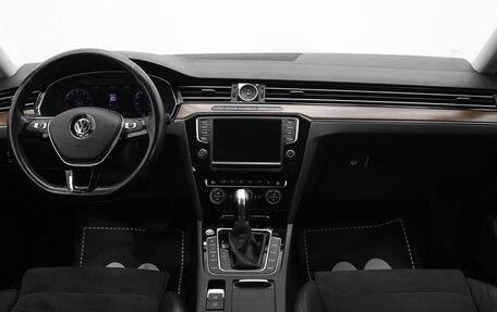 Volkswagen Passat B8 рестайлинг, 2016 год, 1 840 000 рублей, 6 фотография