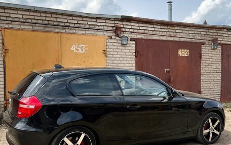 BMW 1 серия, 2010 год, 750 000 рублей, 2 фотография