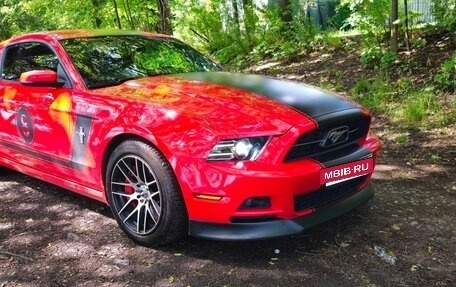 Ford Mustang VI рестайлинг, 2012 год, 2 000 000 рублей, 4 фотография