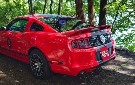 Ford Mustang VI рестайлинг, 2012 год, 2 000 000 рублей, 11 фотография