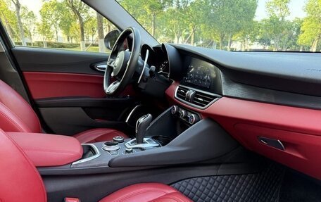 Alfa Romeo Giulia II, 2022 год, 2 520 000 рублей, 17 фотография