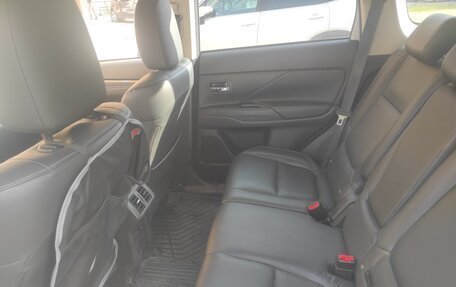 Mitsubishi Outlander III рестайлинг 3, 2019 год, 2 780 000 рублей, 5 фотография