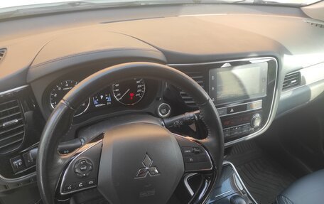 Mitsubishi Outlander III рестайлинг 3, 2019 год, 2 780 000 рублей, 4 фотография
