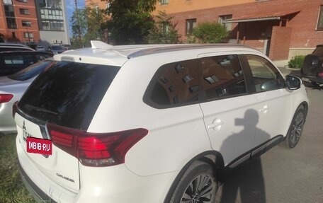 Mitsubishi Outlander III рестайлинг 3, 2019 год, 2 780 000 рублей, 3 фотография