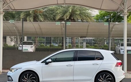 Volkswagen Golf VIII, 2021 год, 1 750 000 рублей, 2 фотография
