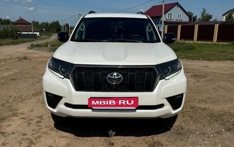 Toyota Land Cruiser Prado 150 рестайлинг 2, 2021 год, 7 500 000 рублей, 3 фотография