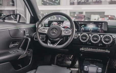 Mercedes-Benz A-Класс, 2022 год, 2 100 000 рублей, 12 фотография