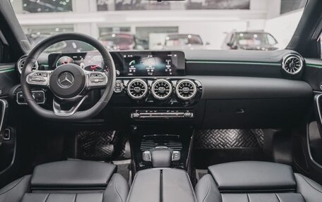 Mercedes-Benz A-Класс, 2022 год, 2 100 000 рублей, 10 фотография