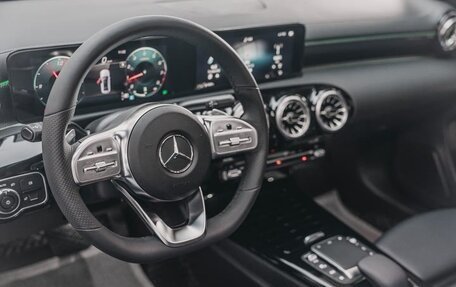 Mercedes-Benz A-Класс, 2022 год, 2 100 000 рублей, 11 фотография