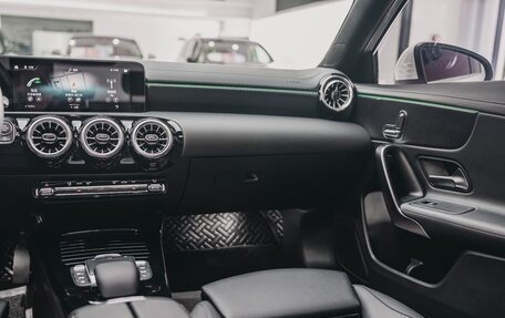 Mercedes-Benz A-Класс, 2022 год, 2 100 000 рублей, 20 фотография