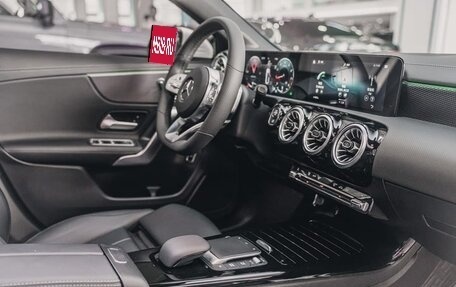 Mercedes-Benz A-Класс, 2022 год, 2 100 000 рублей, 19 фотография