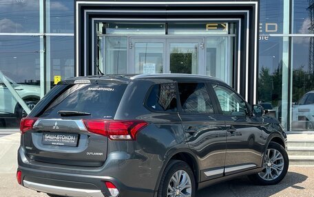 Mitsubishi Outlander III рестайлинг 3, 2015 год, 1 849 000 рублей, 4 фотография