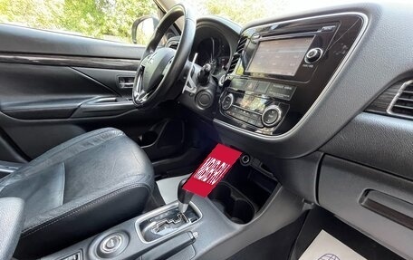 Mitsubishi Outlander III рестайлинг 3, 2015 год, 1 849 000 рублей, 13 фотография