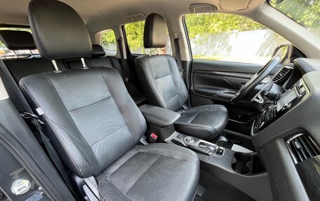 Mitsubishi Outlander III рестайлинг 3, 2015 год, 1 849 000 рублей, 16 фотография