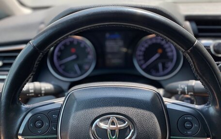 Toyota Camry, 2018 год, 2 250 000 рублей, 9 фотография