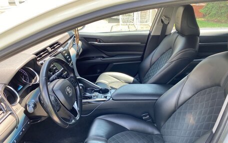 Toyota Camry, 2018 год, 2 250 000 рублей, 13 фотография