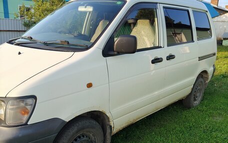 Toyota Town Ace III, 2000 год, 465 000 рублей, 2 фотография
