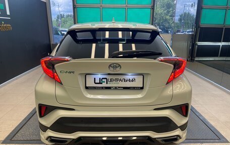 Toyota C-HR I рестайлинг, 2017 год, 1 900 000 рублей, 5 фотография