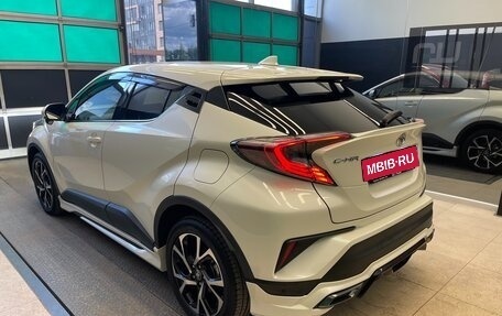 Toyota C-HR I рестайлинг, 2017 год, 1 900 000 рублей, 4 фотография