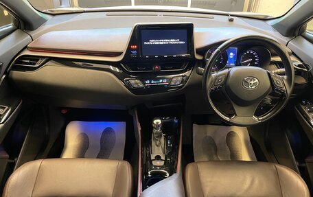 Toyota C-HR I рестайлинг, 2017 год, 1 900 000 рублей, 13 фотография
