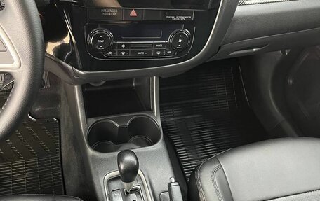 Mitsubishi Outlander III рестайлинг 3, 2013 год, 1 470 000 рублей, 19 фотография
