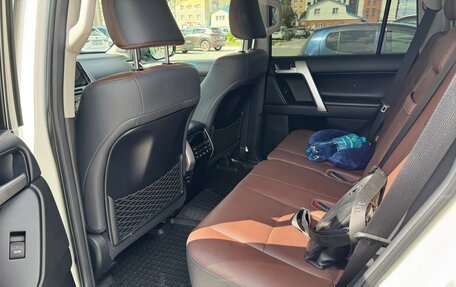 Toyota Land Cruiser Prado 150 рестайлинг 2, 2017 год, 6 000 000 рублей, 10 фотография