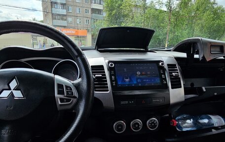 Mitsubishi Outlander III рестайлинг 3, 2008 год, 1 300 000 рублей, 14 фотография