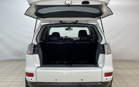 Mitsubishi Outlander III рестайлинг 3, 2011 год, 1 065 000 рублей, 7 фотография