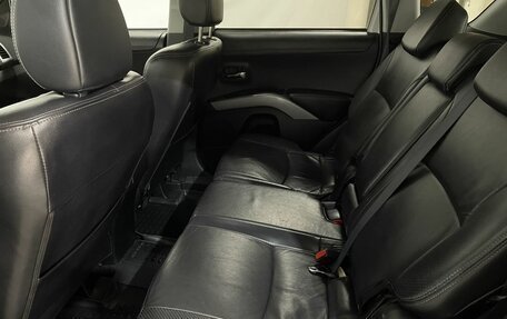 Mitsubishi Outlander III рестайлинг 3, 2011 год, 1 065 000 рублей, 13 фотография