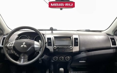 Mitsubishi Outlander III рестайлинг 3, 2011 год, 1 065 000 рублей, 11 фотография