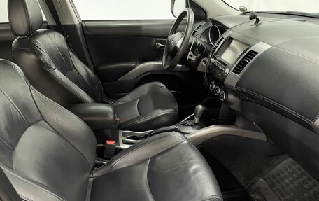 Mitsubishi Outlander III рестайлинг 3, 2011 год, 1 065 000 рублей, 19 фотография
