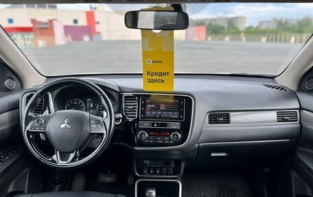 Mitsubishi Outlander III рестайлинг 3, 2019 год, 2 099 000 рублей, 9 фотография
