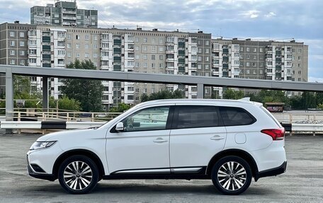 Mitsubishi Outlander III рестайлинг 3, 2019 год, 2 099 000 рублей, 8 фотография