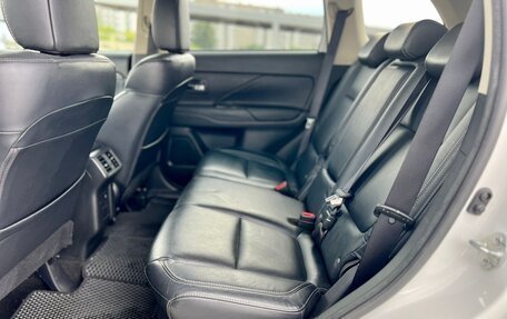 Mitsubishi Outlander III рестайлинг 3, 2019 год, 2 099 000 рублей, 11 фотография