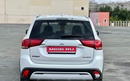 Mitsubishi Outlander III рестайлинг 3, 2019 год, 2 099 000 рублей, 6 фотография