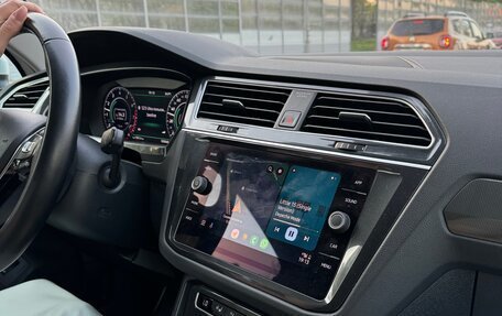 Volkswagen Tiguan II, 2018 год, 2 450 000 рублей, 2 фотография