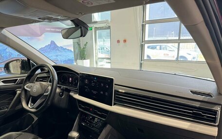 Volkswagen Tiguan II, 2023 год, 3 890 000 рублей, 10 фотография