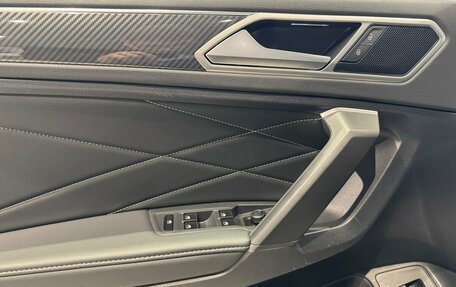 Volkswagen Tiguan II, 2023 год, 3 890 000 рублей, 19 фотография